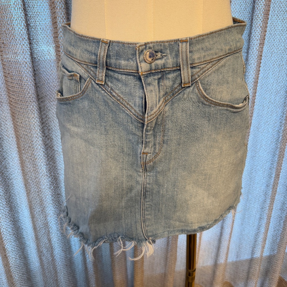 Hudson Distressed Denim Mini Skirt – Light Wash – 25